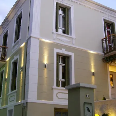 Guest house In A Neoclassical House - Ladybug *