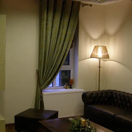 In A Neoclassical House - Ladybug * Kastoria