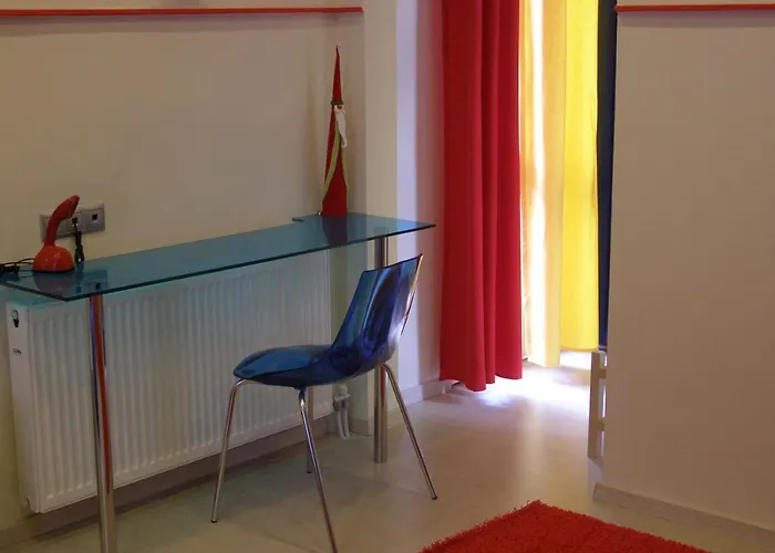 Pensjonat In A Neoclassical House - Ladybug Kastoria