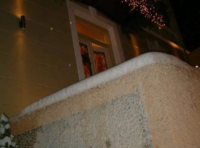 In A Neoclassical House - Ladybug Pensjonat Kastoria